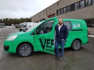 Daglig leder Hans Otto Veflen før uttesting av bilparkens nytilkomst.
