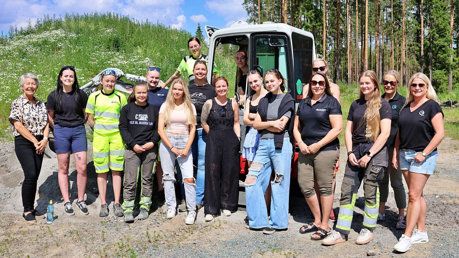 Bildet viser kvinnene som jobber hos Veflen Entreprenør