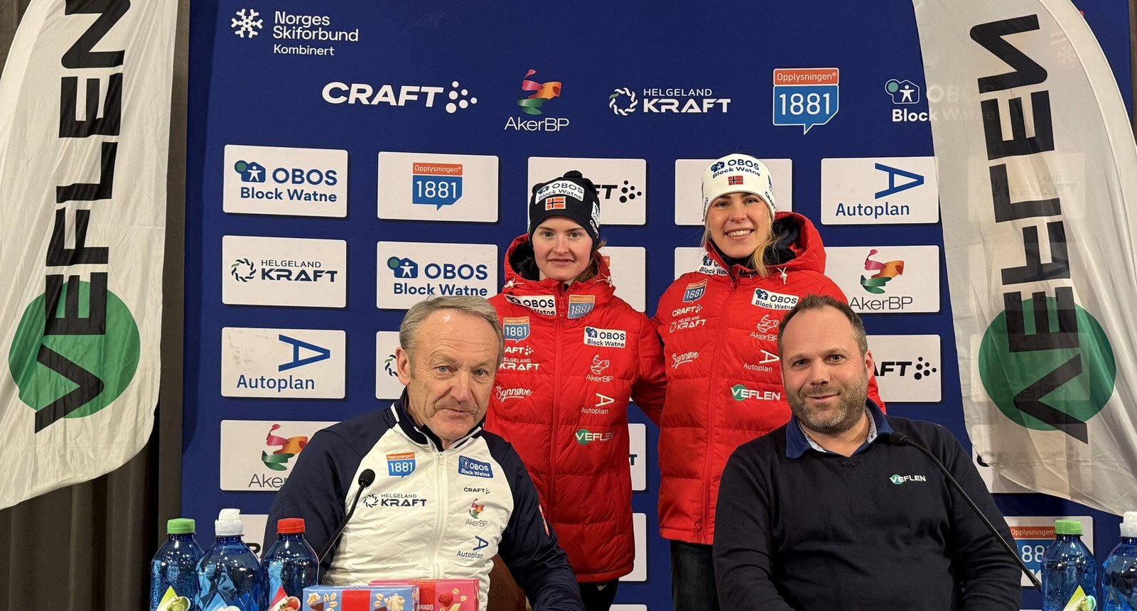 Hans Otto Veflen og Ivar Stuan signerte avtalen under pressetreff med kombinertjentene i Lillehammer