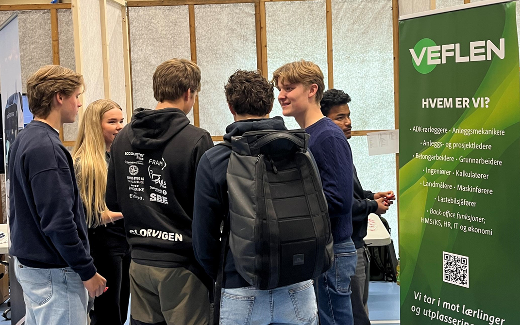 Bilde av Veflen på skolebesøk i Våler - Godt besøkt stand